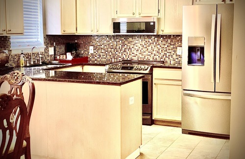Greenville Condo | Exquisite 2BR Luxury Suite Prime Greenville Location