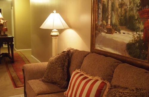 Greenville Condo | Exquisite 2BR Luxury Suite Prime Greenville Location