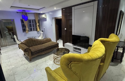 Ikotun Apartment | "Exquisite 3 Bed Flat 2.5 bath"