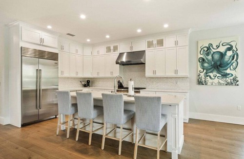 Longbeach Village House | Exquisite 3 BR/3.5 BA home with pool and spa on Longboat Key - The Captain's Quarters