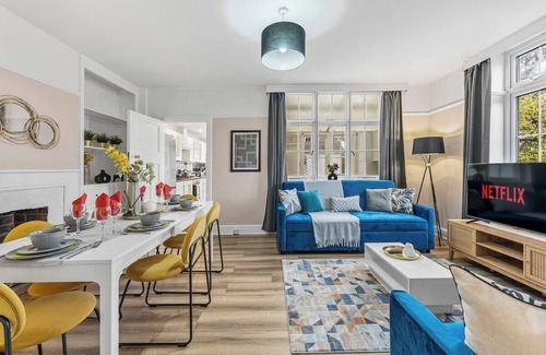 Horfield House | Exquisite 4 Bedroom House in Bristol - Parking