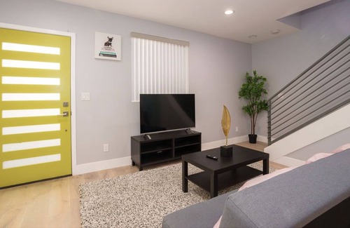Florence-Graham House | ~♠Exquisite 4BR Home near LAX and DTLA♠~