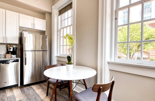 Jefferson Manor Apartment | Exquisite Alexandria West 1BR w/W/D, nr Metrorail, by Blueground