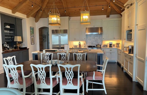 Dunmore Town House | Exquisite Bay front Estate, dockage 100' boat, LG pool, close to town and beach.