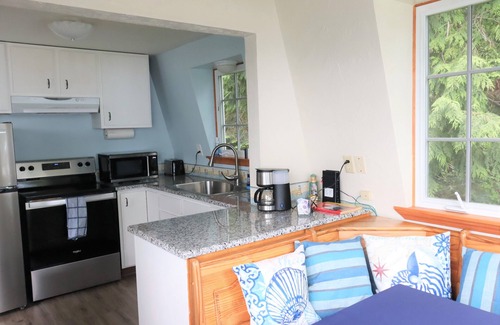 Diamond Point Cottage | Exquisite Bay Views. Charming Cottage.