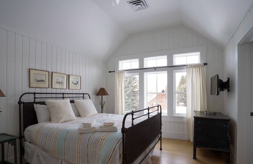 Bozeman House | Exquisite Bridger Canyon Retreat