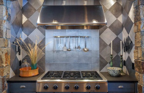 Bozeman House | Exquisite Bridger Canyon Retreat