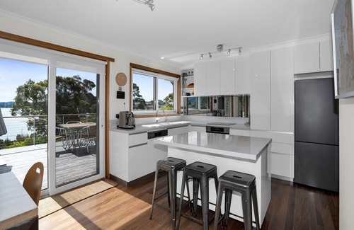 Coningham House | Exquisite Coastal Retreat: Waterfront Coningham Oasis near Bruny & Hobart