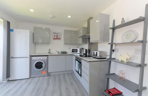 Gedling Apartment | Exquisite Contemporary 2bd Home, Low Carbon, Prkng