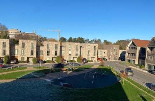 Cambridge Apartment | Exquisite & Contemporary 2 Bed Apartment w Parking 10 mins walk to Papworth, Addenbrookes hospitals & Bio Medical Campus