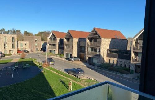 Cambridge Apartment | Exquisite & Contemporary 2 Bed Apartment w Parking 10 mins walk to Papworth, Addenbrookes hospitals & Bio Medical Campus
