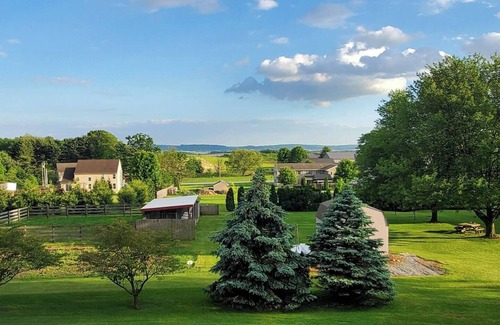 New Holland Cottage | Exquisite cottage with valley views and Hot Tub