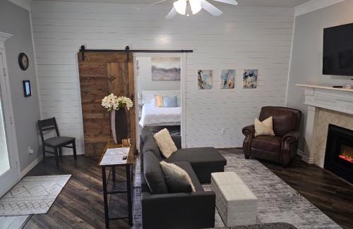 Combine House | Exquisite Country Guest House with POOL & HOT TUB