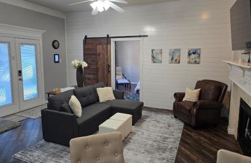 Combine House | Exquisite Country Guest House with POOL & HOT TUB