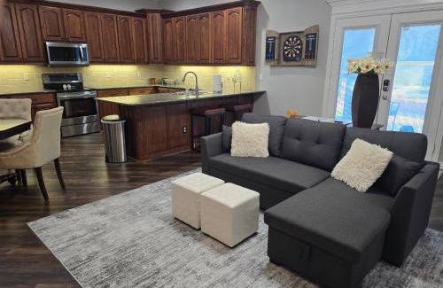 Combine House | Exquisite Country Guest House with POOL & HOT TUB