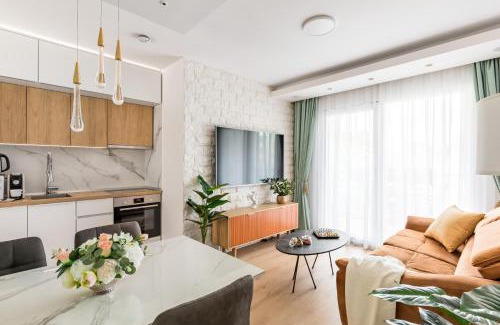Split Apartment | Exquisite Couples Delight with free bikes & parking