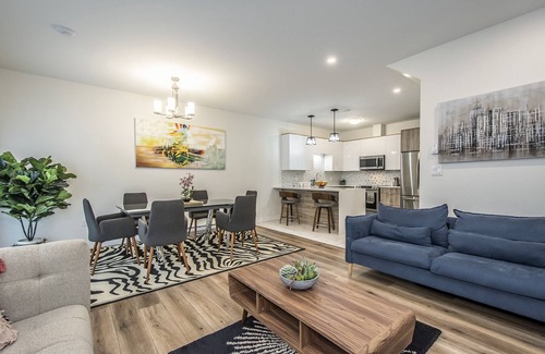 Halifax House | Exquisite Cowie Hill Townhouse