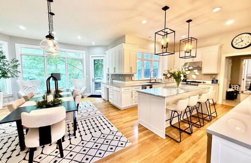 Rochester House | EXQUISITE, DESIGNER HOME, 4BD/2.5BA, 4 miles from MAYO CLINIC