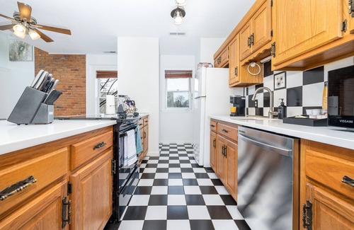 Asylum Hill Apartment | Exquisite Downtown Loft Apartment