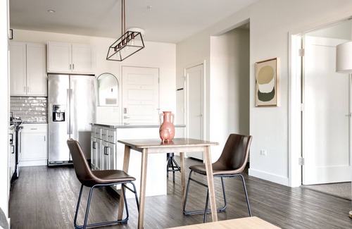 Elmhurst Apartment | Exquisite Elmhurst 1BR w/Lounge, Pool & Gym nr Metra, by Blueground