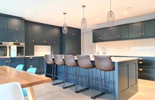 Roscoe Villa | Exquisite Galway City Luxury home – Sleeps 10