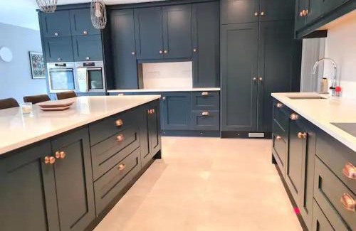 Roscoe Villa | Exquisite Galway City Luxury home – Sleeps 10