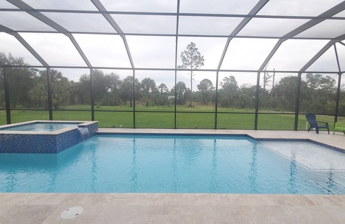 Rural Estates House | Exquisite Home 5 Beds with Pool & Jacuzzi