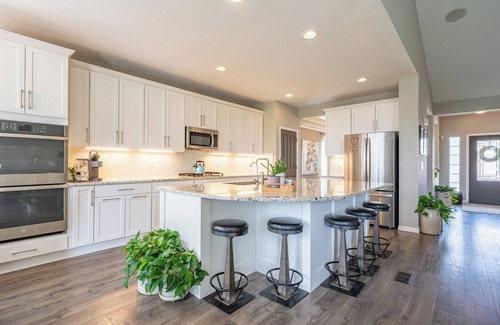 The Meadows House | Exquisite Home Away from Home with Large Back Patio and Room for Everyone