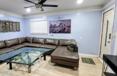 Westland House | Exquisite Home with unique decor and furnishing -10 mins from airport