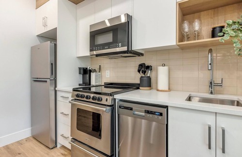 Halifax Apartment | Exquisite Honeygold Apartment-2 Bedrooms