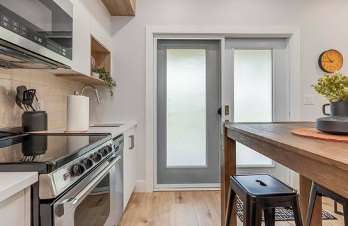 Halifax Apartment | Exquisite Honeygold Apartment-2 Bedrooms