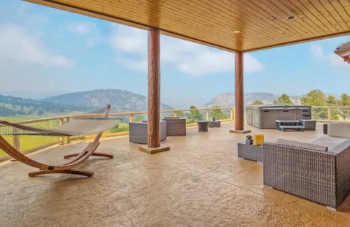 Indian Hills House | Exquisite Indian Hills Estate