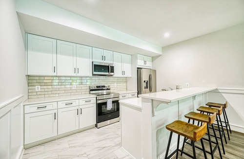 Livingston House | Exquisite lakefront home with game room, kayaks, lovely deck, washer/dryer & AC
