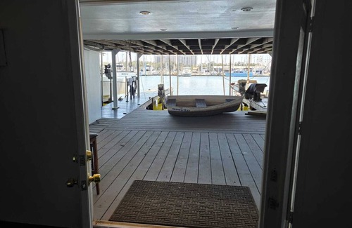 West End Condo | Exquisite Lakefront Boathouse – A True Sanctuary in New Orleans