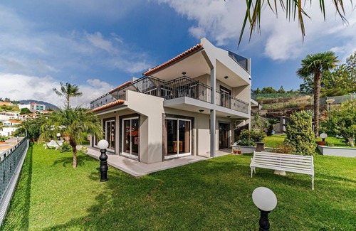 Santo Antonio Villa | Exquisite Madeira Villa | Villa Funchal Belair | 4 Bedroom | Panoramic Sea View.
