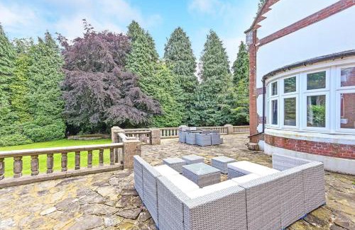 Tadworth Villa | Exquisite Manor House in Surrey Hills