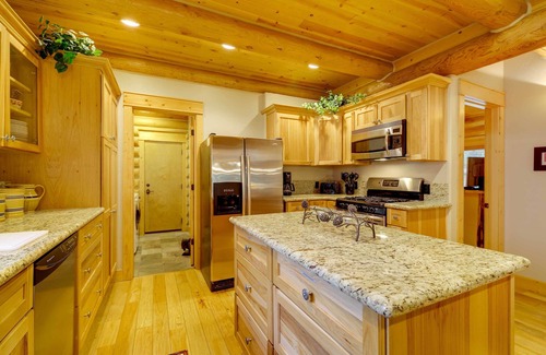 McCall Cabin | Exquisite McCall Log Cabin - Walk to Payette Lake!