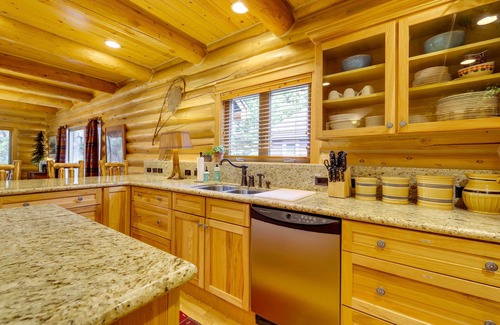 McCall Cabin | Exquisite McCall Log Cabin - Walk to Payette Lake!