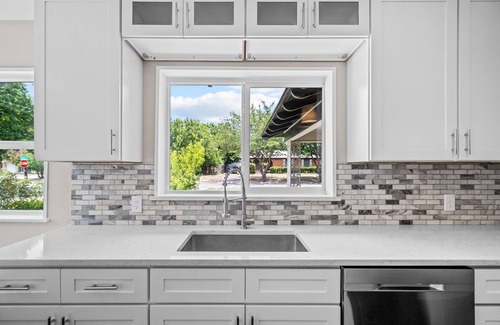 Dallas House | Exquisite Mid-Century Modern home- 3Bed2Bath furnished 15 mins from Downtown