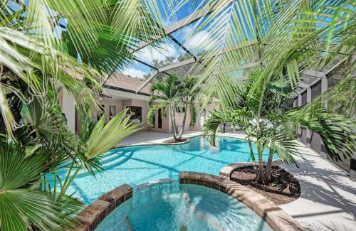 Palma Sola House | Exquisite modern home with pool - 10 min to beach