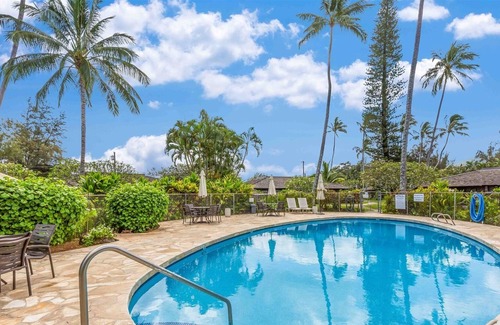 Waialua Condo | Exquisite Mokuleia Beachside Cottage