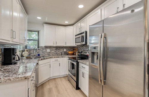 Tucson Condo | Exquisite Nature Views! Luxurious Remodeled Catalina Foothills Getaway - 3 Pools