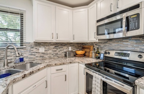 Tucson Condo | Exquisite Nature Views! Luxurious Remodeled Catalina Foothills Getaway - 3 Pools