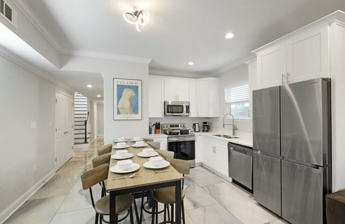 Tulane - Gravier House | Exquisite New Superdome Group House w/Heated Pool, Parking, 8 Beds and 5 Baths