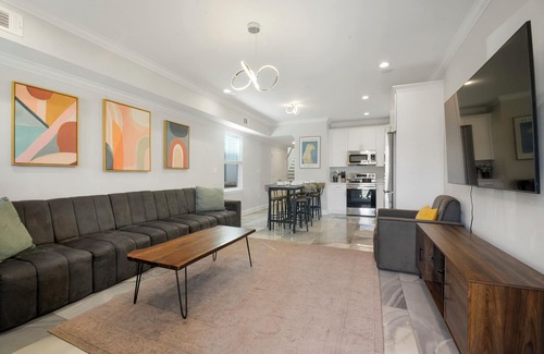 Tulane - Gravier House | Exquisite New Superdome Group House w/Heated Pool, Parking, 8 Beds and 5 Baths