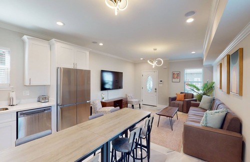 Tulane - Gravier House | Exquisite New Superdome Group House w/Heated Pool, Parking, 8 Beds and 5 Baths