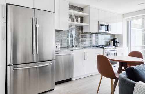 Downtown Oakland Apartment | Exquisite Oakland 1BR w/ AC, W/D, Sky Deck, next to BART, by Blueground