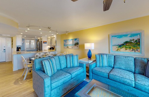 Folly Field Condo | Exquisite oceanfront top-floor condo has the feel of paradise on earth
