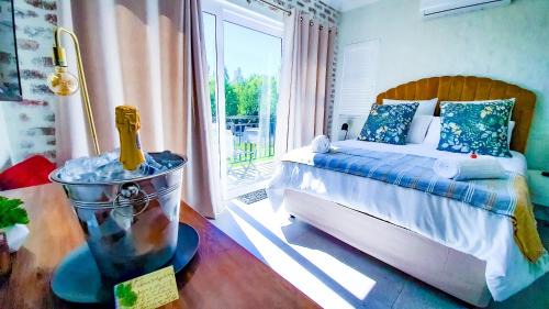 Parys Apartment | Exquisite Pont de Val Riverside Escape Apartment