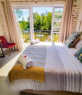 Parys Apartment | Exquisite Pont de Val Riverside Escape Apartment